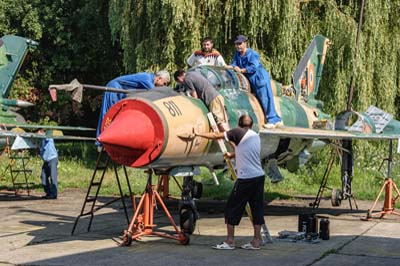 Fortele Aeriene Romne MiG-21