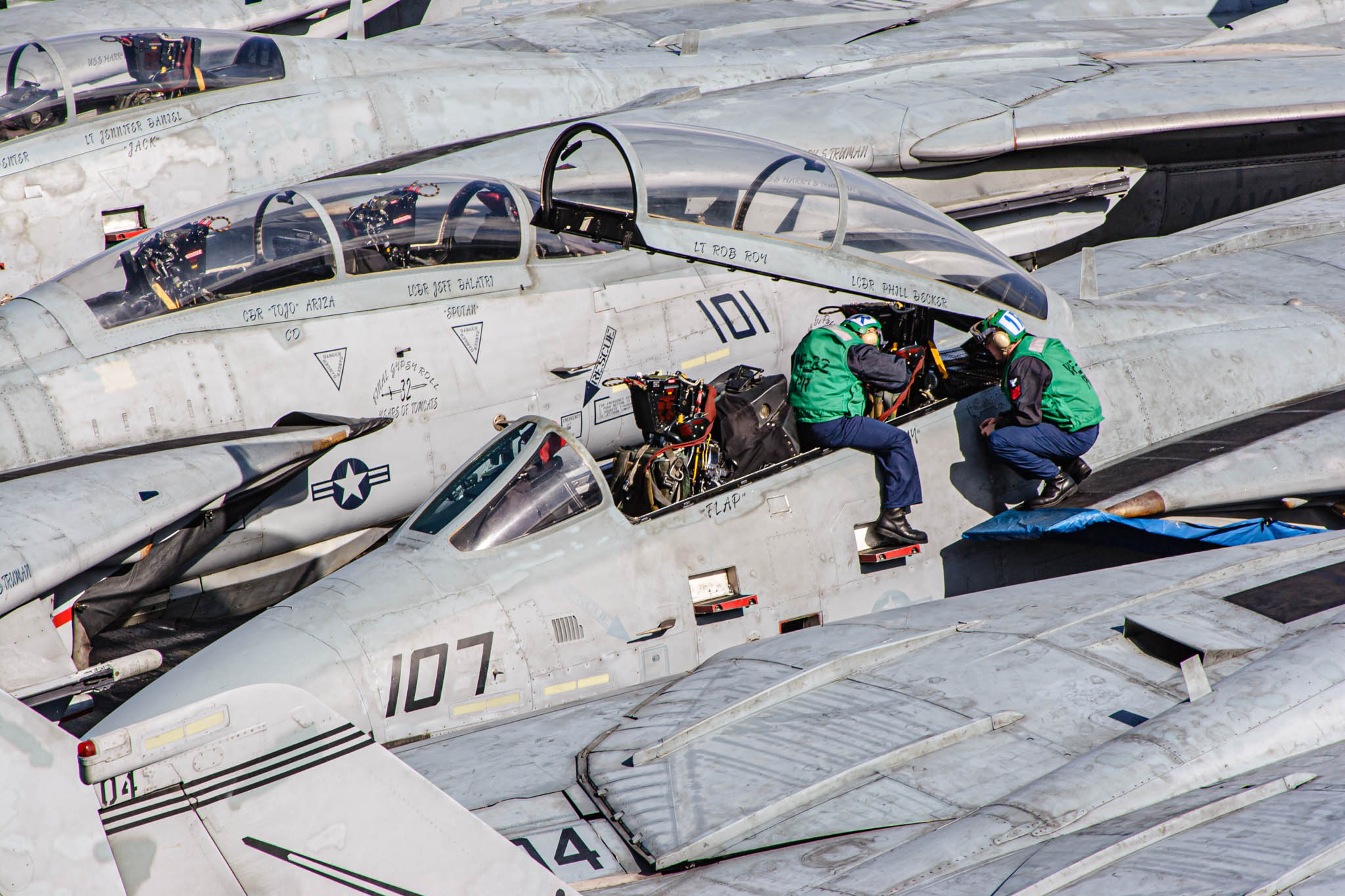 Two 'Green Shirts' work on a Tomcat (image 051_0420) USS Harry S Truman