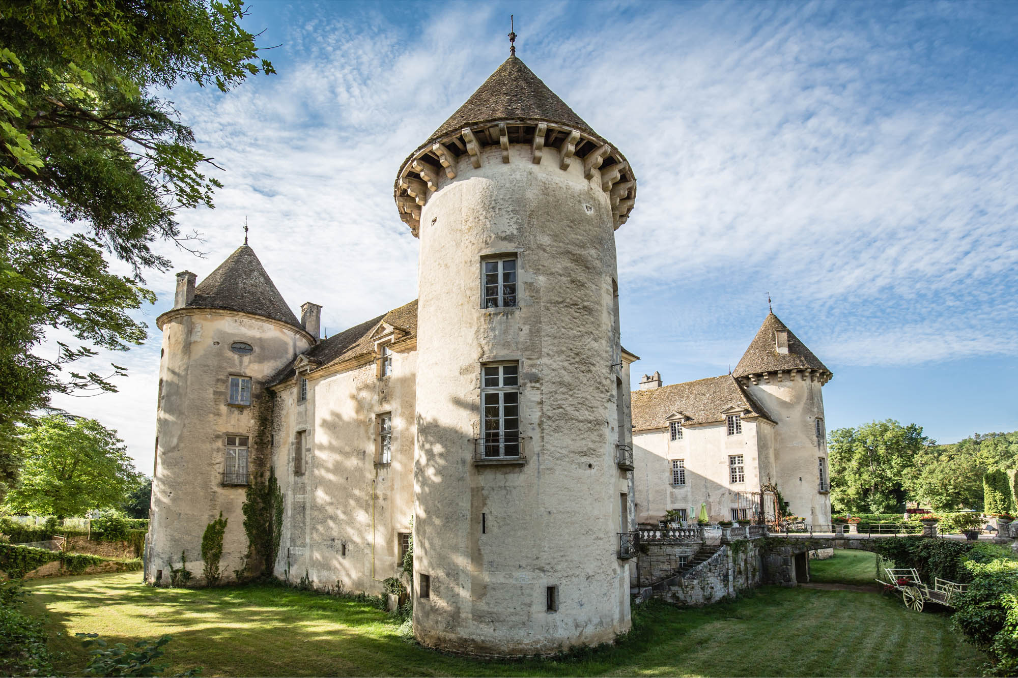 Средневековый замок во франции. Замок Франкенберг, Бавария. Замок Анжони Франция. Замок Шато Франция. Замок Лавут-Полиньяк.