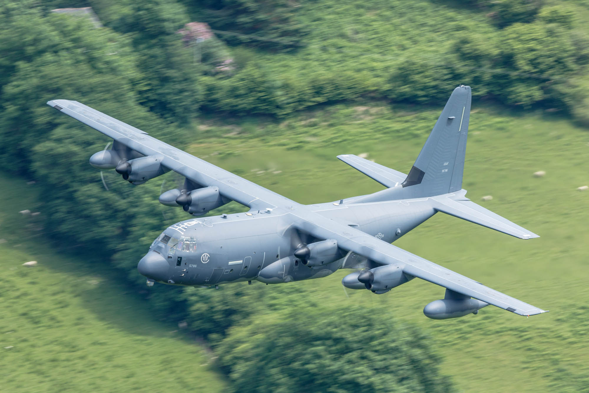 Aviation Photography low level flying