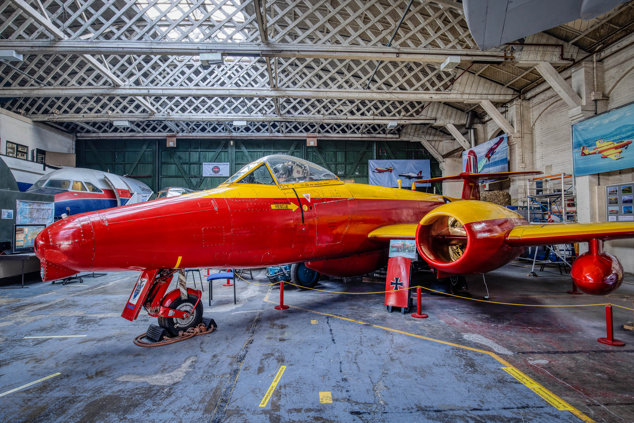 Image 231_4243hw10 Boscombe Down Aviation Collection
