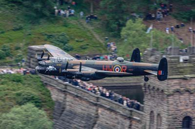 Aviation Photography low level flying