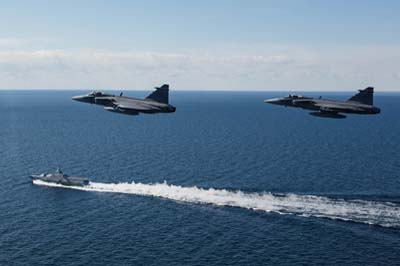 Aviation Photography low level flying