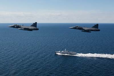 Aviation Photography low level flying