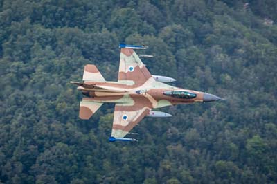 Aviation Photography low level flying