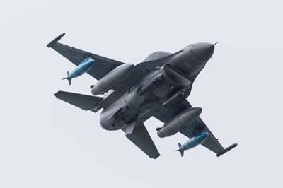 Aviation Photography low level flying