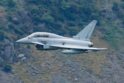 Aviation Photography low level flying